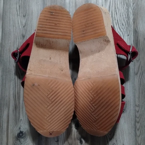 Women's Red Sandals - Picture 4 of 5